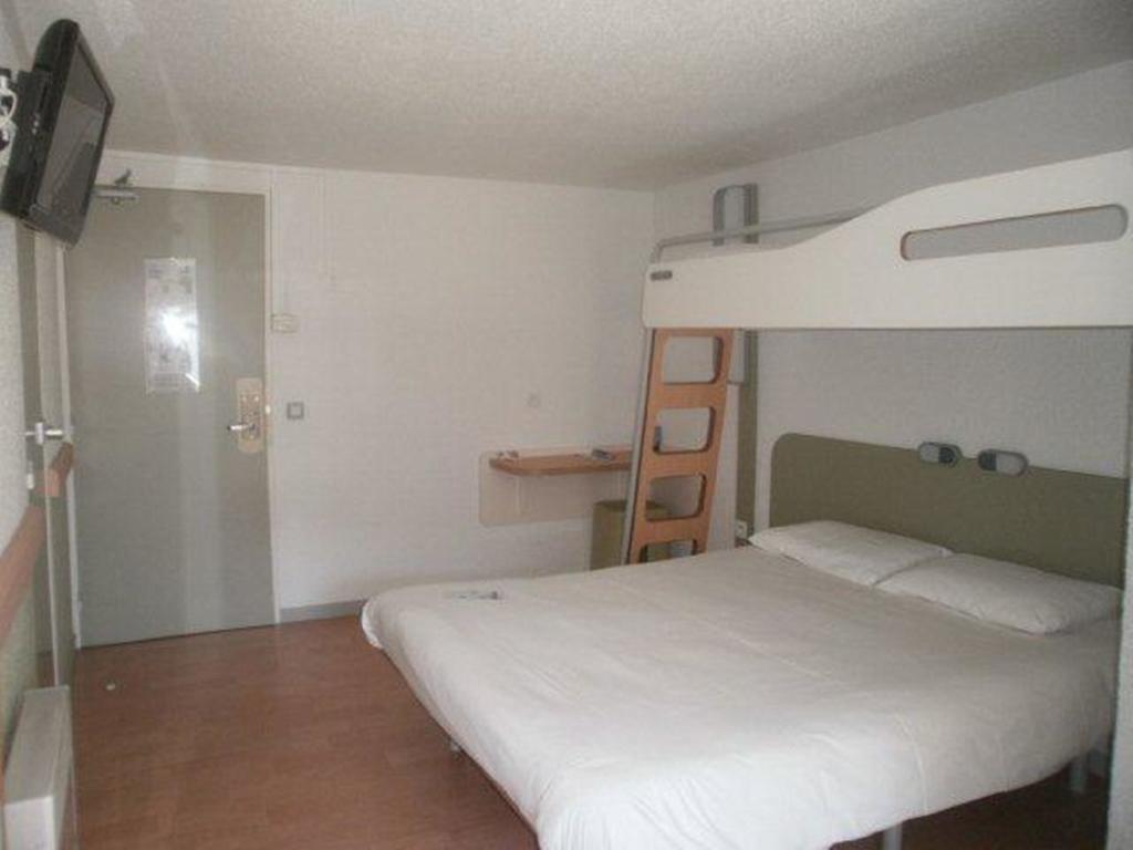 Ibis Budget Tarbes Habitación foto